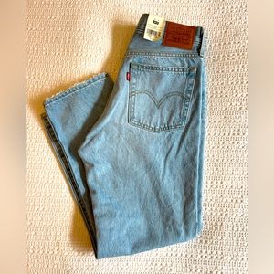 Wedgie straight Levy’s high rise jeans. Size 27/26